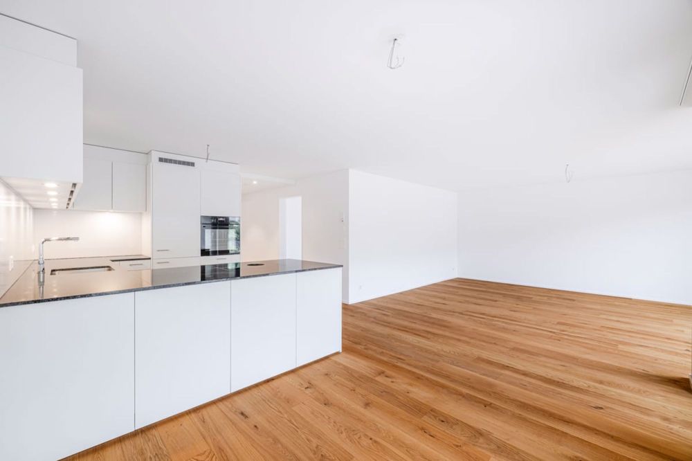 Einziehen und geniessen - Wohnen wo andere Ferien machen mit Weitblick und Balkon - Bild 4