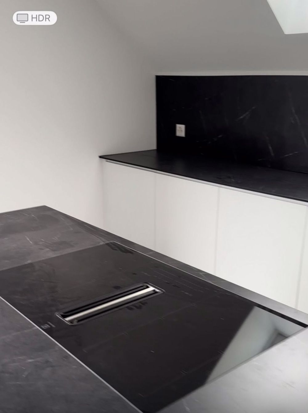 Moderne 4.5-Zimmer-Dachwohnung mit Balkon und schöner Aussicht - Bild 3