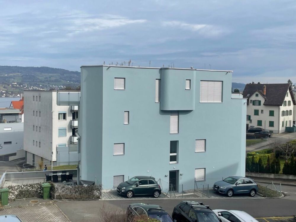 Zentral, modern mit grosser Terrasse und Seesicht (partiell) - Bild 9