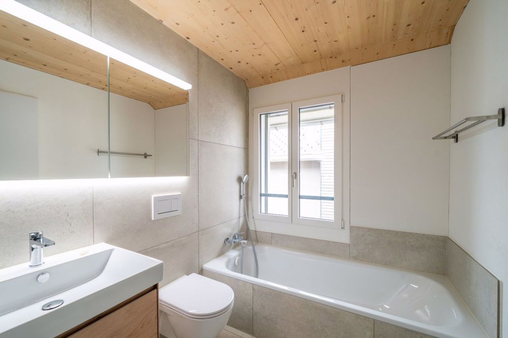 4.5 Zimmer-Maisonettewohnung mit viel Holz - Wohnoase in Einsiedeln - Bild 8