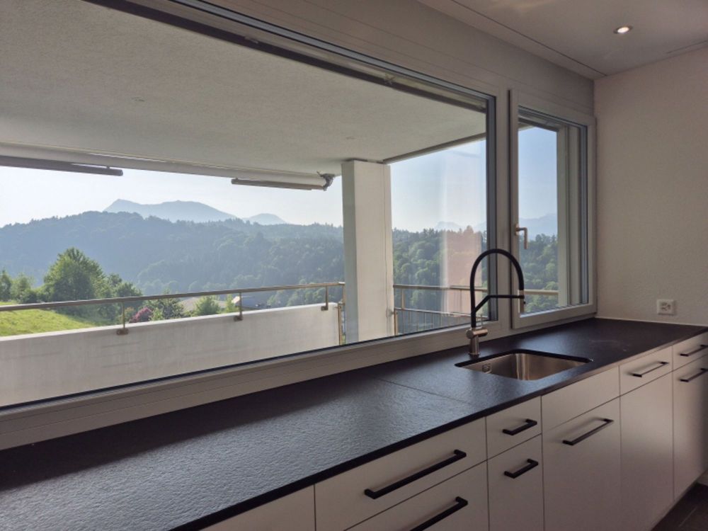 Willkommen an der Schädrütihalde 11 - Küche und Aussicht