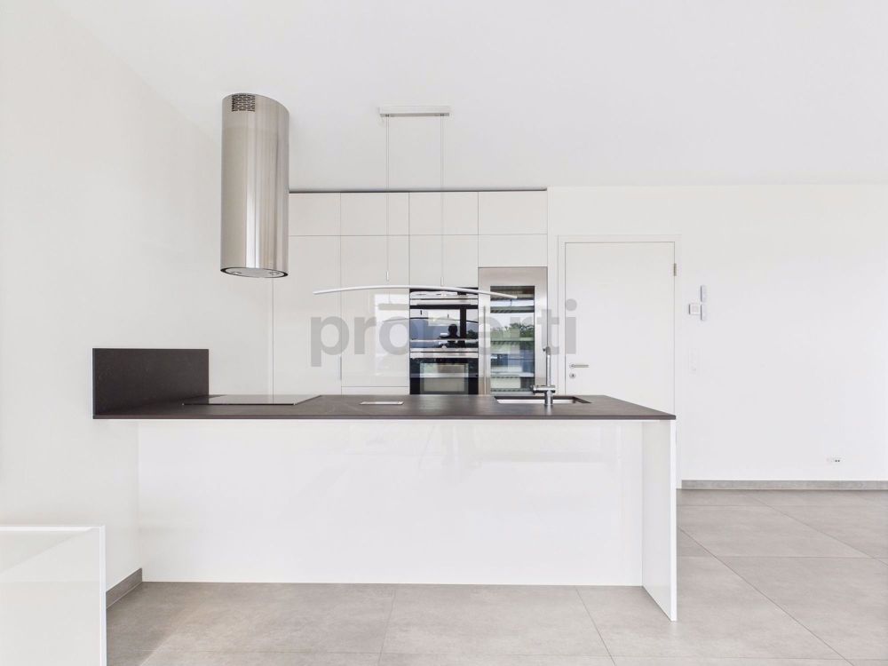 Moderne und helle 5.5-Zimmer-Wohnung mit Terrassen und Parkplätzen in Hermance - Image 2
