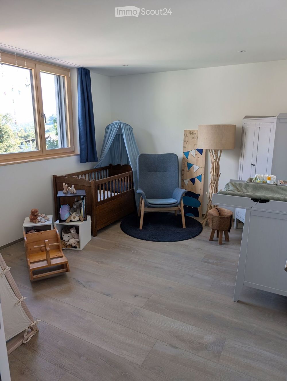 Moderne 4.5-Zimmer-Wohnung in ruhiger Lage in Trimmis - Bild 2