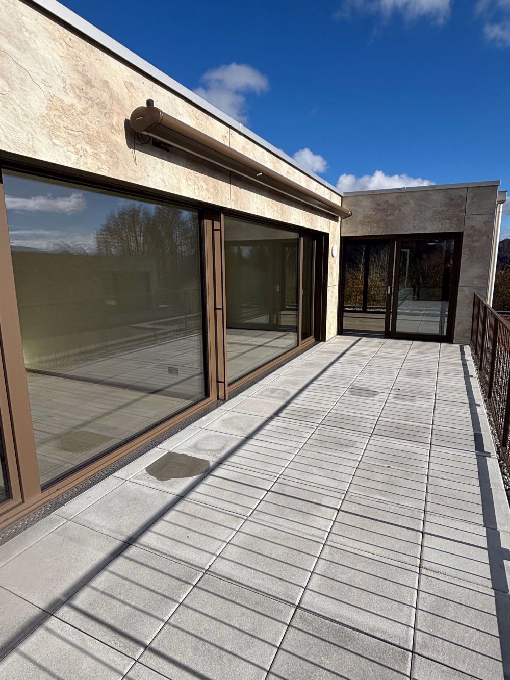 Neubau 3.5 Zimmer-Attika-Wohnung mit zwei Terrassen und Blick in die Natur - Bild 4