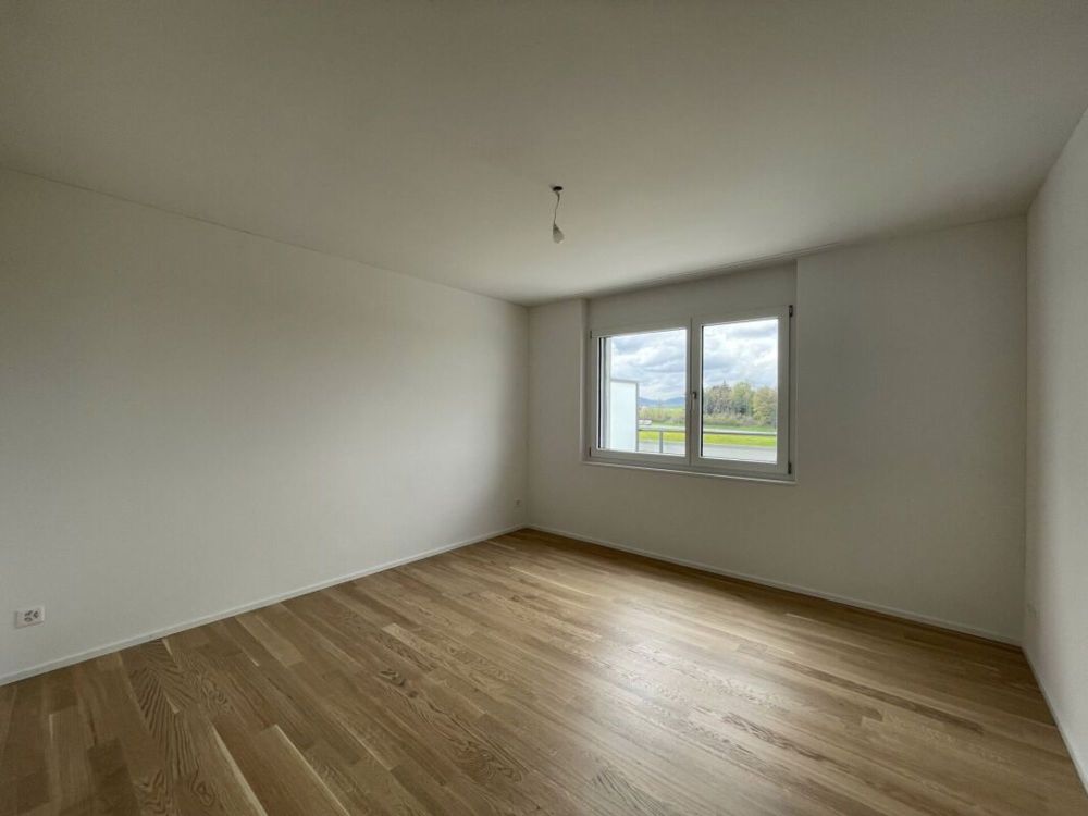 moderne 2.5 Zimmer-Wohnung an idealer Lage - Zimmer
