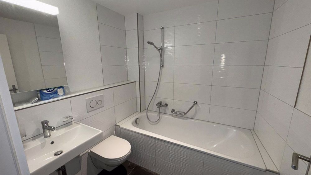 Komplett renovierte 4.5 Zimmer Wohnung mit grosser Terrasse - Bild 3