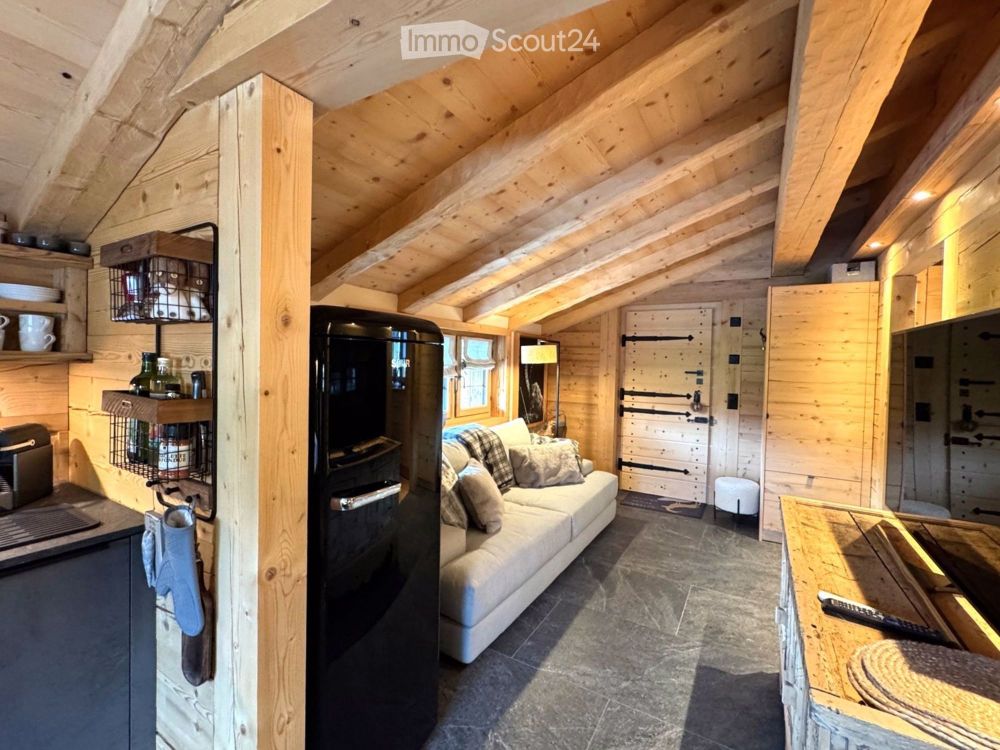 Alpine Moderne 2.5-Zimmer-Dachwohnung (Maissen Haus) in Flond. Erstvermietung mit exklusiven Möbeln - Bild 8