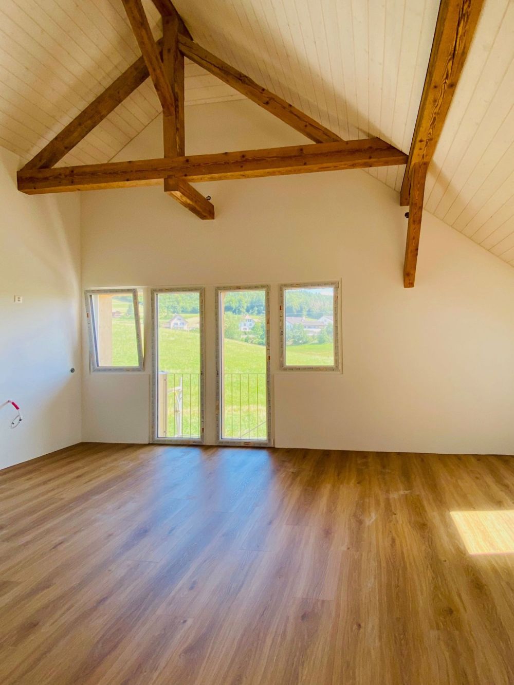 Wunderschöne 3.5-Zimmer-Dachwohnung mit Fernsicht - Erstbezug per 1. November 2025 - Bild 3