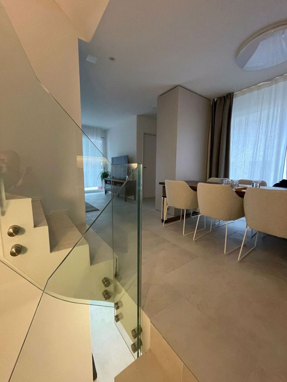 Doppeleinfamilienhaus mit Terrasse , Balkon und Garten - Bild 1