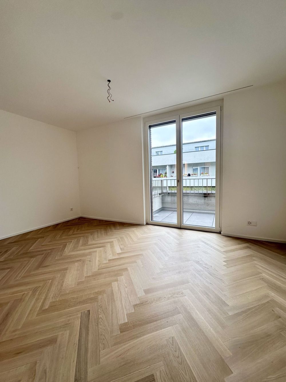 Brandneue Traumwohnung mit Balkon im obersten Stock - Bild 5