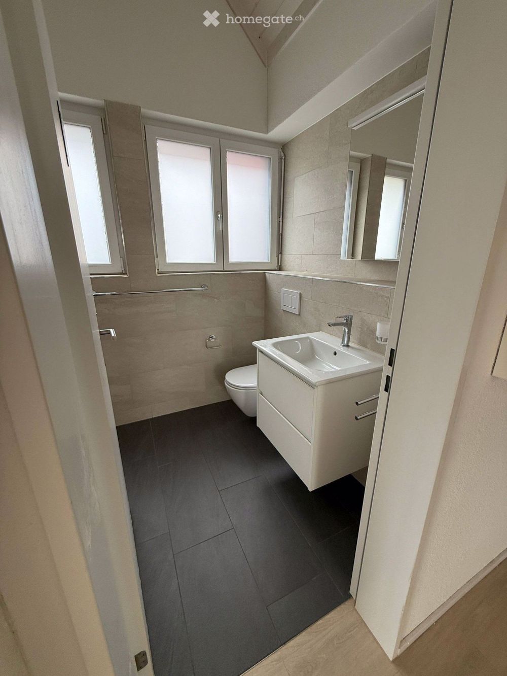Moderne und lichtdurchflutete 4.5-Zimmer-Maisonette-Duplex Dachwohnung in Weiningen ZH - Bild 3