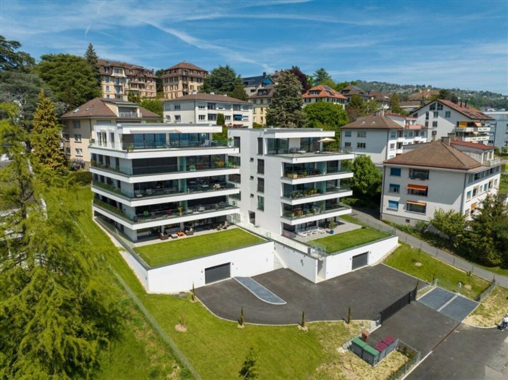 Exklusive, prächtige 4.5 Zimmerwohnung mit privatem Garten! - Bild 2