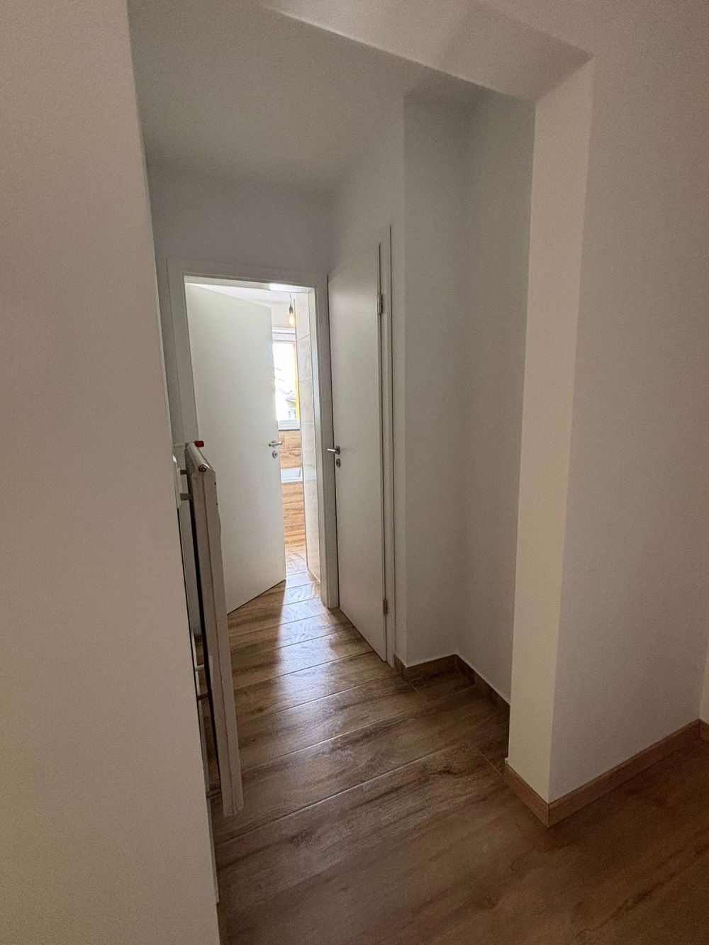 Wunderschöne neu sanierte 3.5-Zimmer-Wohnung mit Balkon - Bild 11