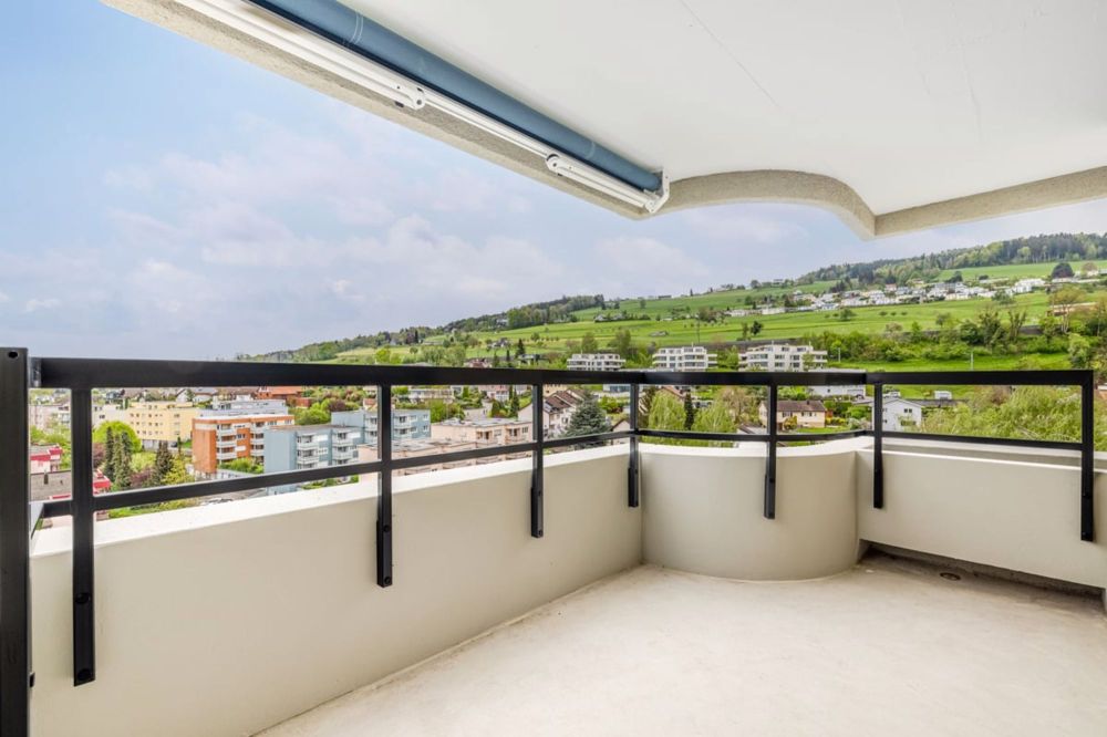 Einziehen und geniessen - Wohnen wo andere Ferien machen mit Weitblick und Balkon - Bild 10