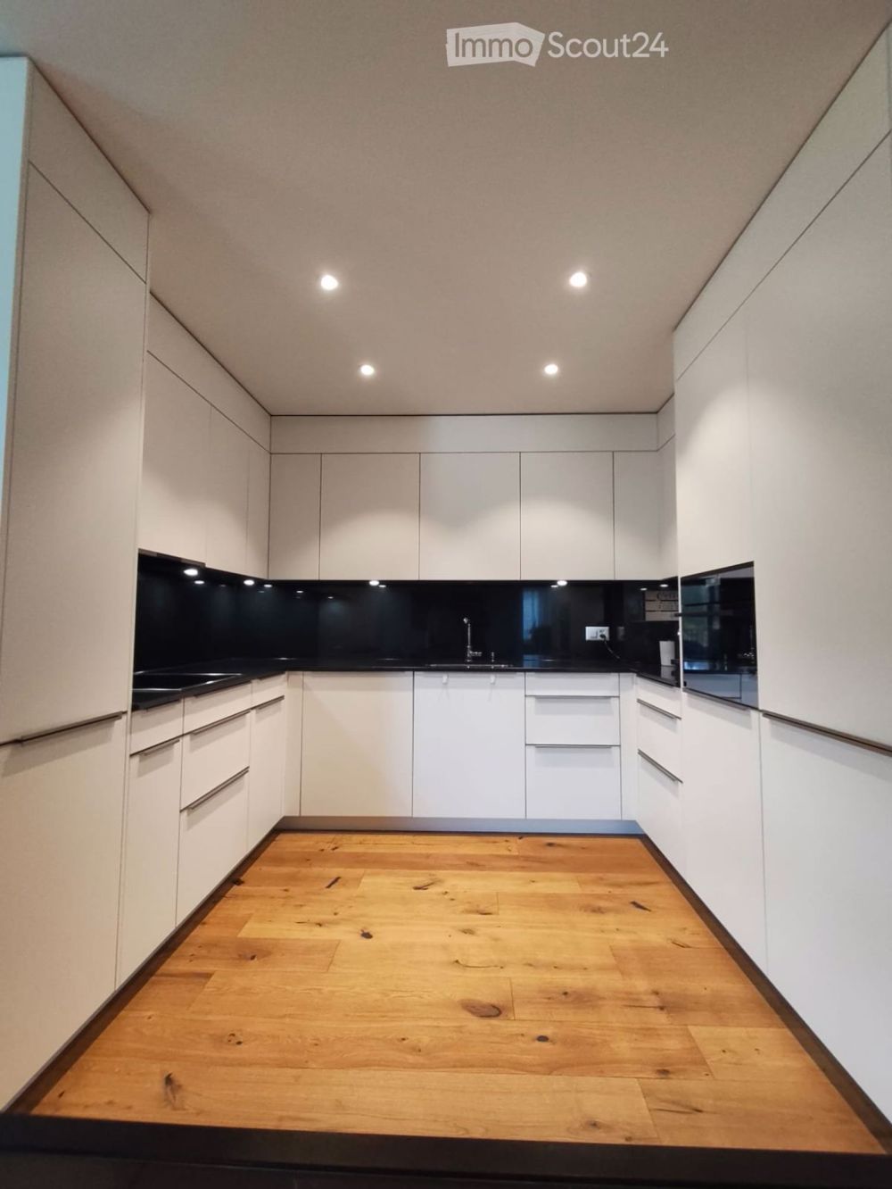 Moderne 3.5-Zimmer-Wohnung mit Balkon und schoener Aussicht in Bauma - Bild 1