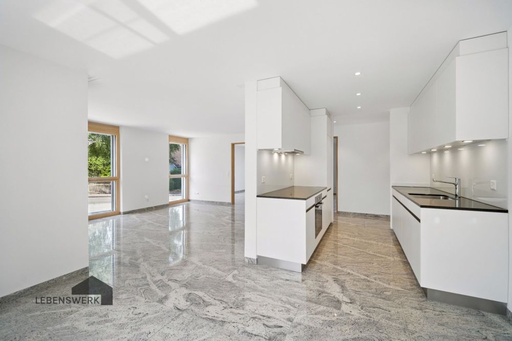 Exklusives Wohnen am Arenenberg Design trifft Lebensqualität - Heller Wohnbereich mit Terrassenzugang