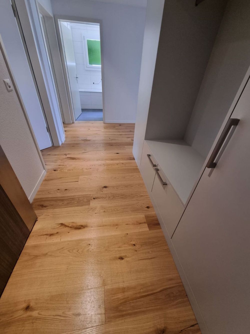 Frisch renovierte 4.5-Zimmerwohnung mit Balkon und hochwertiger Ausstattung - Bild 3