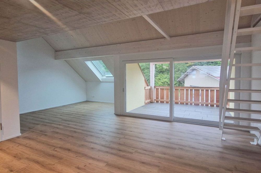 Moderne und helle 4.5 Zimmer-Dachwohnung mit Galerie - Bild 3