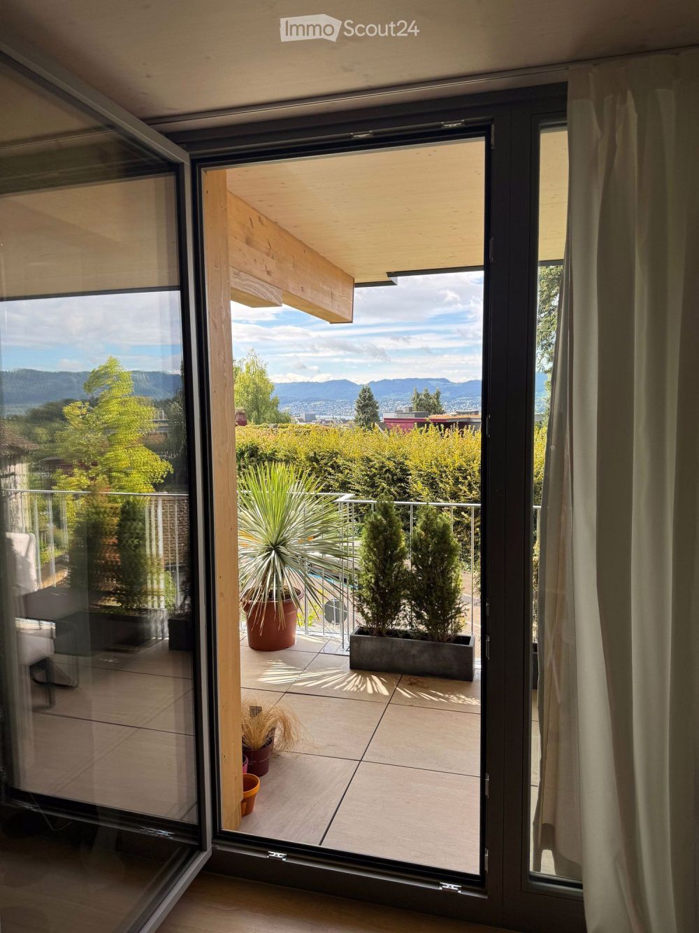 Moderne 4.5-Zimmer-Neubau-Wohnung Aussicht - Bild 1