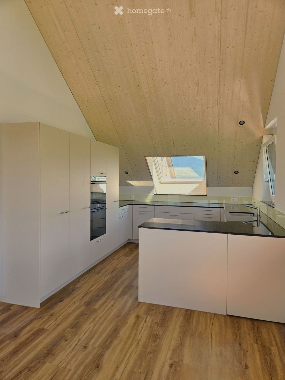 Moderne 5.5-Zimmer-Dachwohnung in Schübelbach - Bild 2