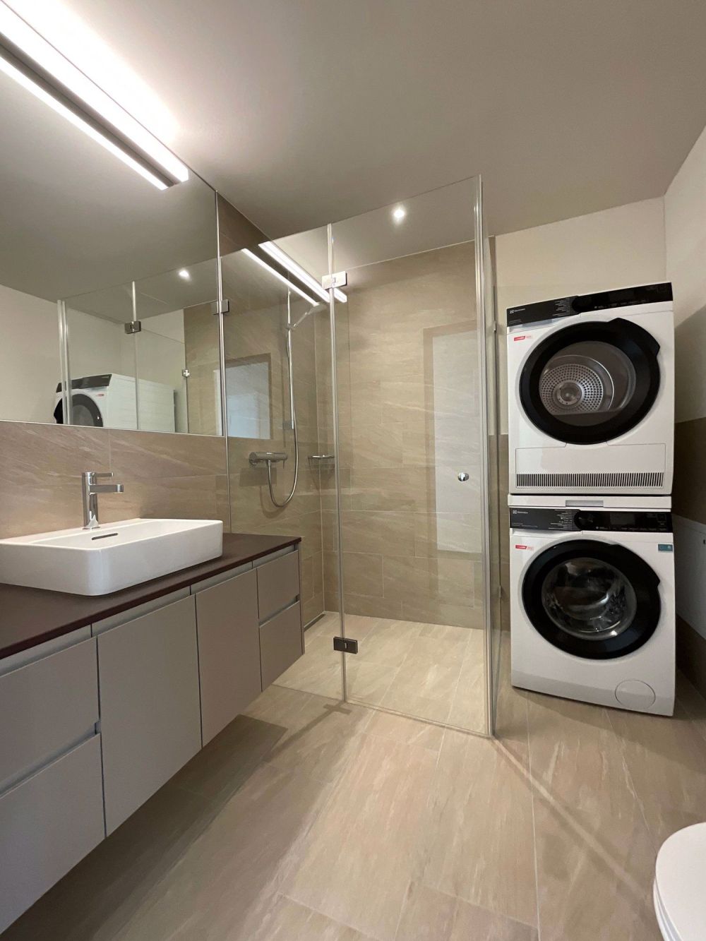 Atemberaubende Aussicht: NEUBAU 3.5-Zimmer-Attika-Wohnung mit 2 Terrassen - Bild 11