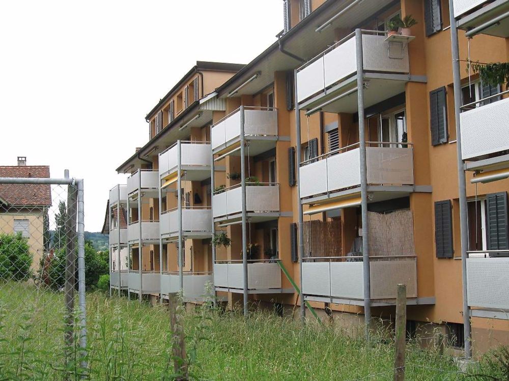 Helle 2- Zimmerwohnung mit Balkon, an ruhiger Lage. - Bild 1