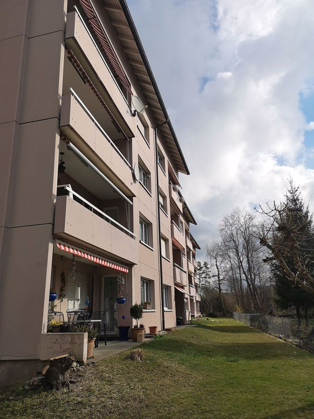 Frisch renovierte 4.5-Zimmerwohnung mit Balkon und hochwertiger Ausstattung - Bild 1