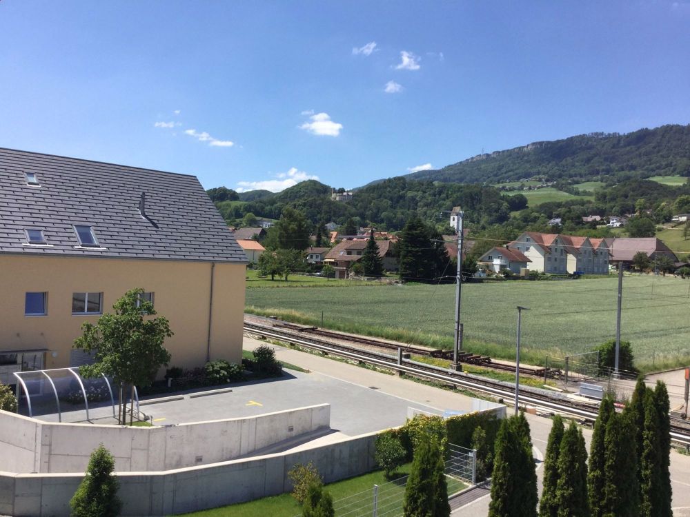 Grosse und helle Wohnung mit Sicht auf den Jura in gepflegter Liegenschaft - Bild 9