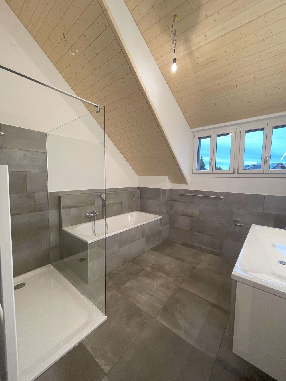 Moderne 7.5-Zimmer-Doppelhaushälfte in Sommeri zu vermieten - Bild 10