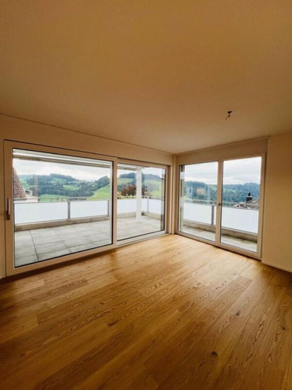 Exklusive 4.5 Zimmer Neubauwohnung - Bild 8