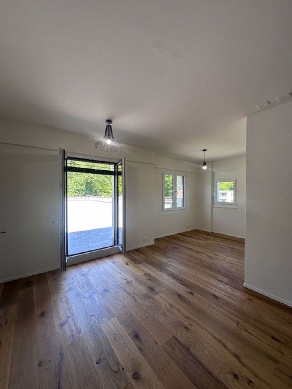 Moderne 2.5-Zimmer-Dachwohnung in Bülach mit grosser Terrasse - Bild 2