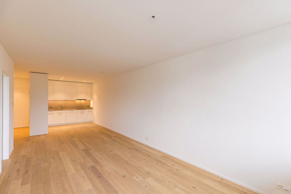 Zweitbezug 2.5-Zimmerwohnung mit Balkon - Wohnzimmer