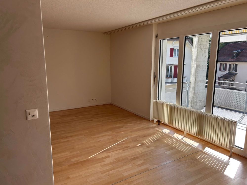Zentrale 4.5-Zimmer-Wohnung (2. OG) mit Balkon - Bild 5