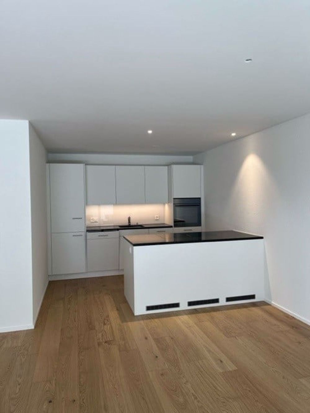 Moderne 2.5-Zimmer-Neubau-Wohnung in Winkel - Bild 2