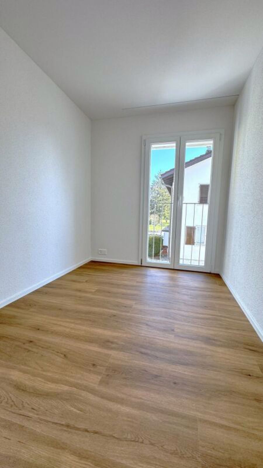 Erstbezug Top Moderne 3.5 Wohnung mit Aussicht auf die Berge - Bild 9