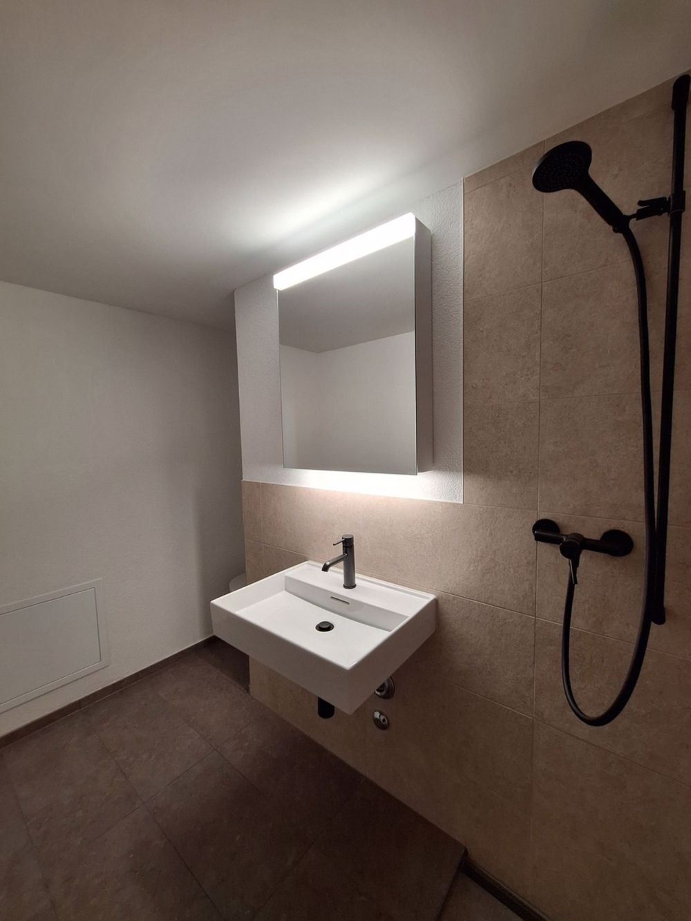 Erstbezug Altbau-Loft-Maisonette mit Cheminée auf 120 m2 - Bad mit Dusche