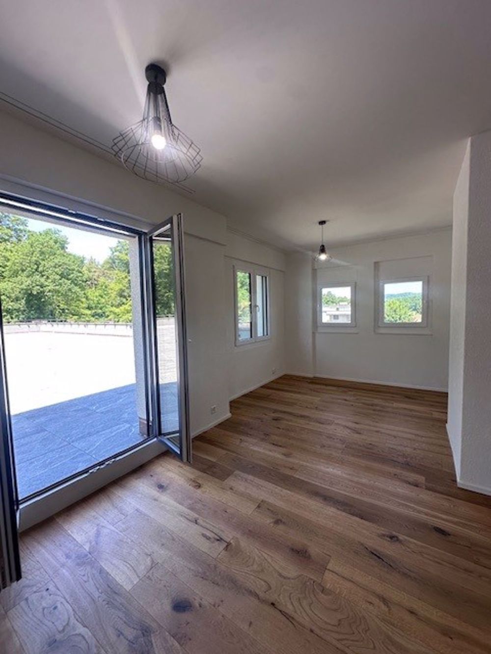 Moderne 2.5-Zimmer-Dachwohnung in Bülach mit grosser Terrasse - Bild 1