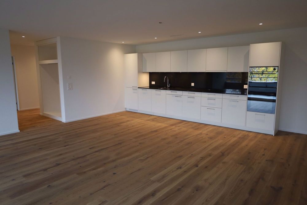 ERSTVERMIETUNG - 3.5-Zimmerwohnung mit Loggia - Bild 1