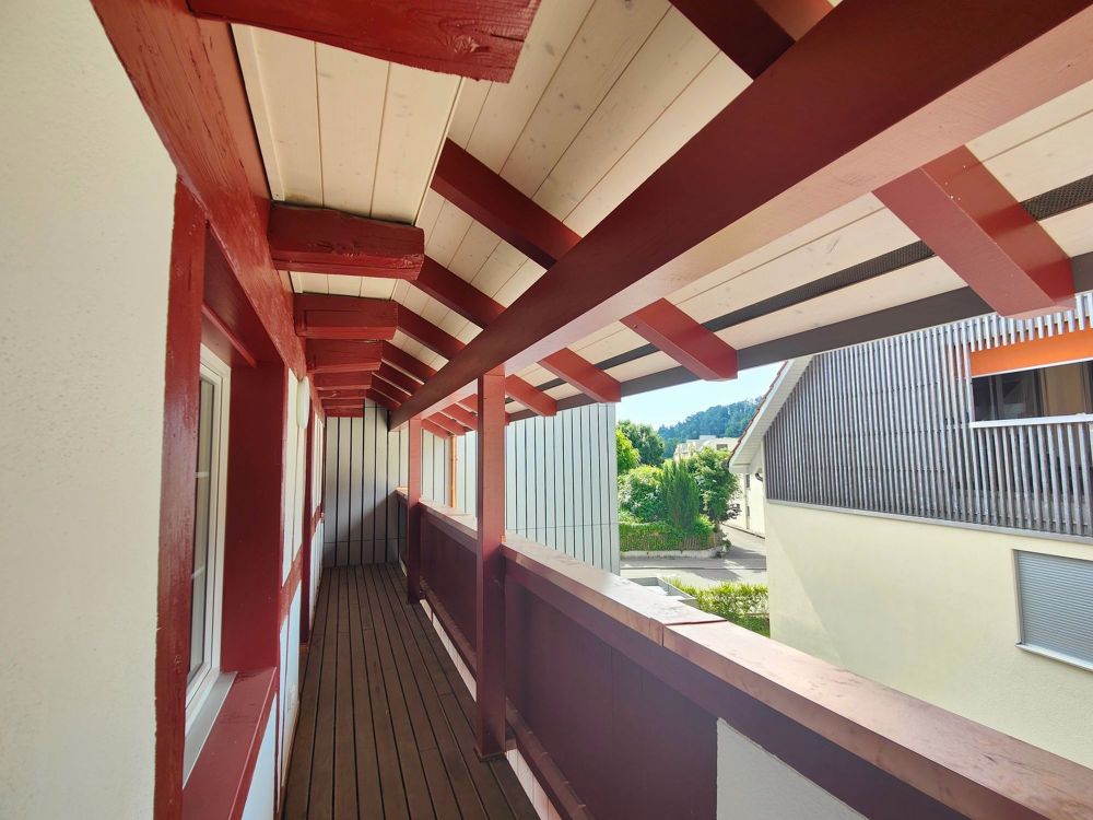 modern Wohnen im frisch sanierten Riegelhaus - Balkon / Laube