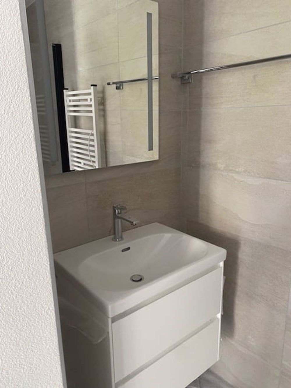 ZU VERMIETEN – PRÄCHTIGES NEUES ATTIKAPARTMENT 3.5 ZIMMER MIT SÜD-TERRASSE – Sion - Bild 2