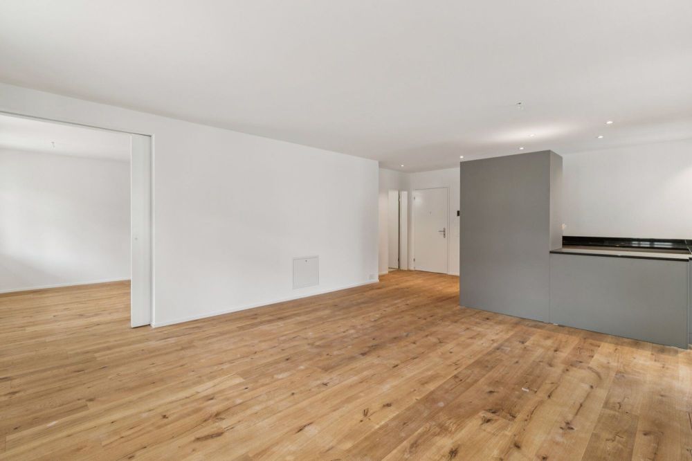 Moderne 2.5-Zimmer-Wohnung mit grossem Garten (Erstbezug) - Bild 2