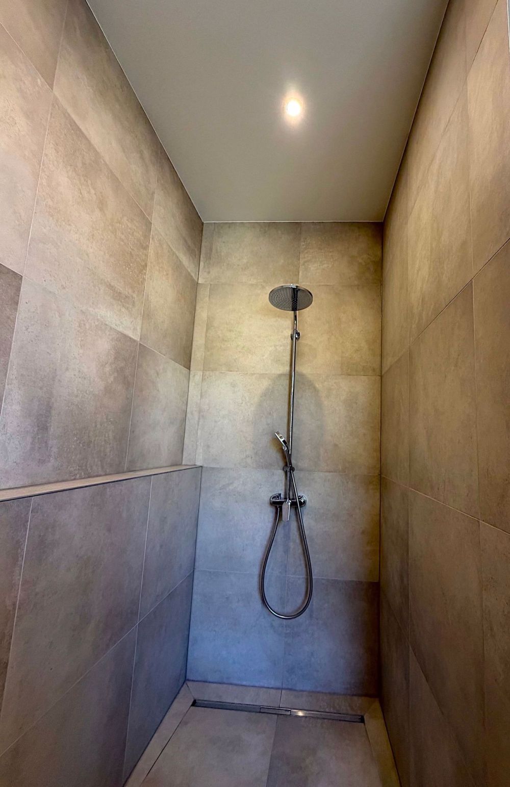 Moderne 5.5 Zimmer Etagenwohnung zentral gelegen - Bild 10