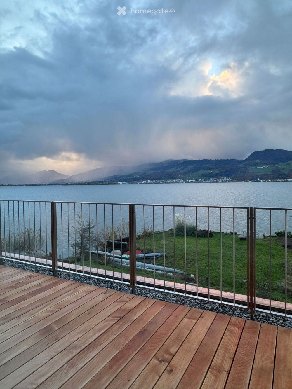 Traumhafte 3.5-Zimmer-Dachwohnung mit Seeblick und und privatem Seezugang in Uerikon - Bild 12