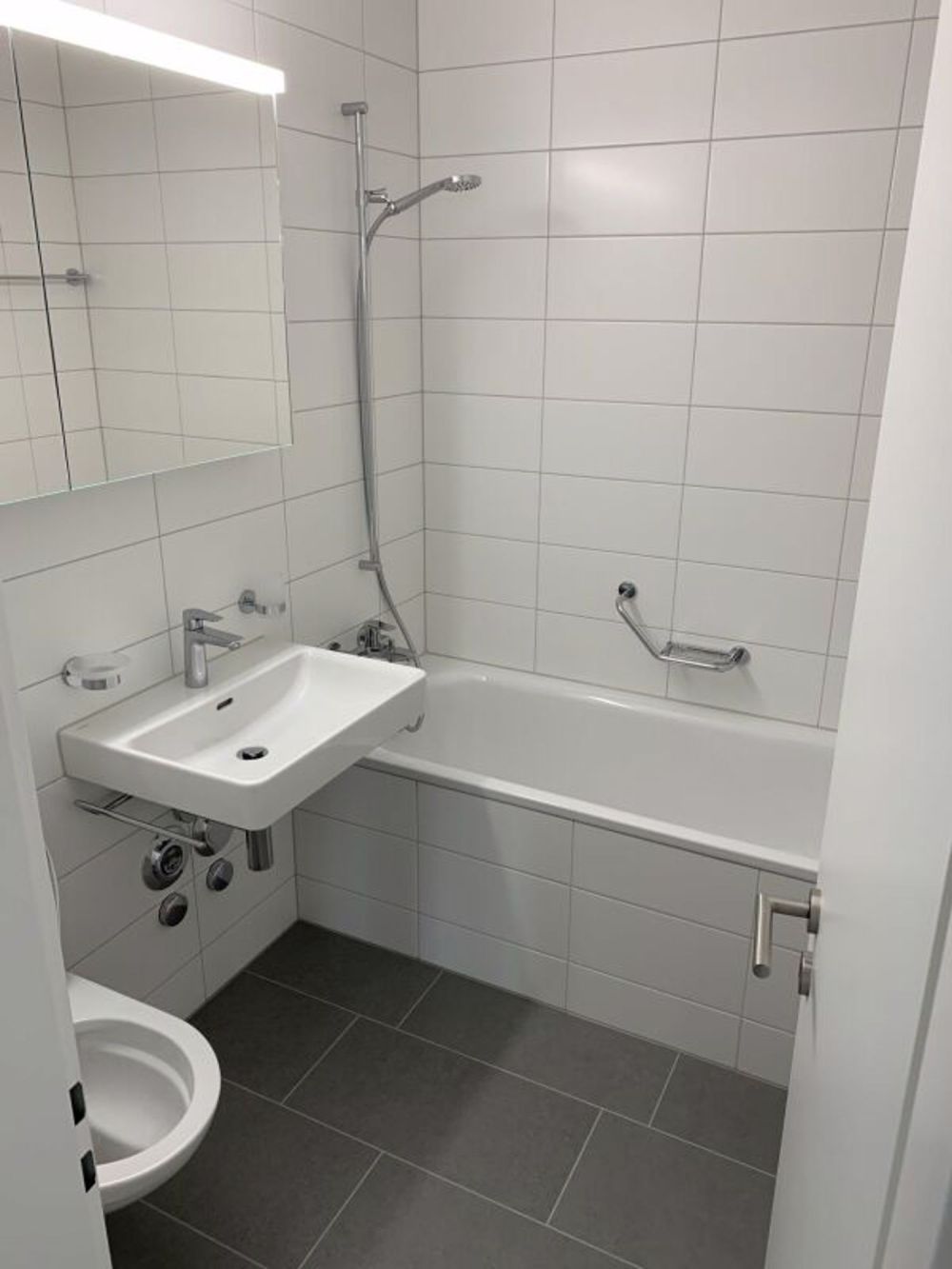 Erstbezug unserer neu sanierten 3.5 Zimmerwohnungen! - Gasstrasse 68-6_Bad1