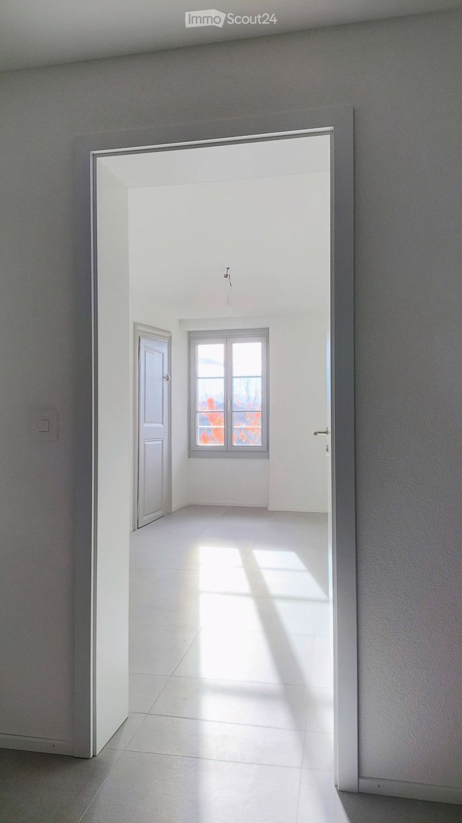 Geräumige 5,5-Zimmer-Wohnung mit Eingang und privatem Garten - Bild 3