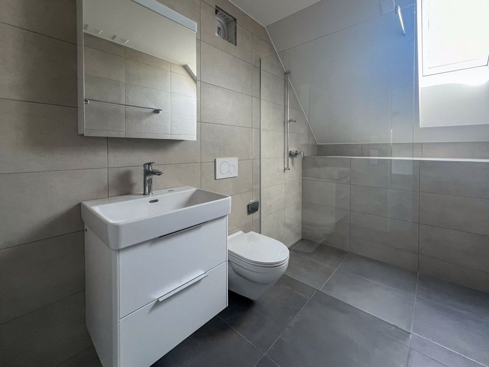 Wohnen auf zwei Ebenen vor den Toren Zürichs - stilvolle 4.5-Zimmer-Maisonette mit Loggia - Bild 4
