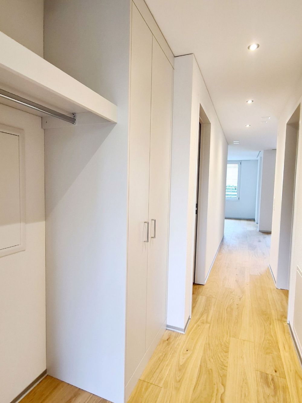 Nachhaltig wohnen in Niederönz stilvolle 2.5-Zimmerwohnung mit innovativem Energiekonzept - Bild 4
