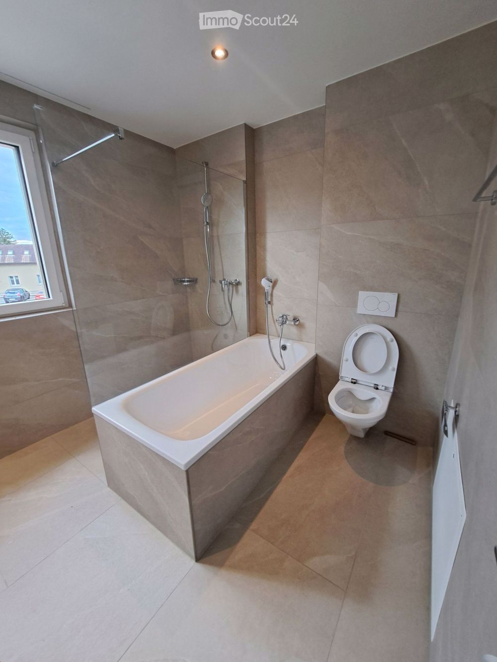 Grosszügige Wohnung mit wunderschönem Weitblick - Bild 7