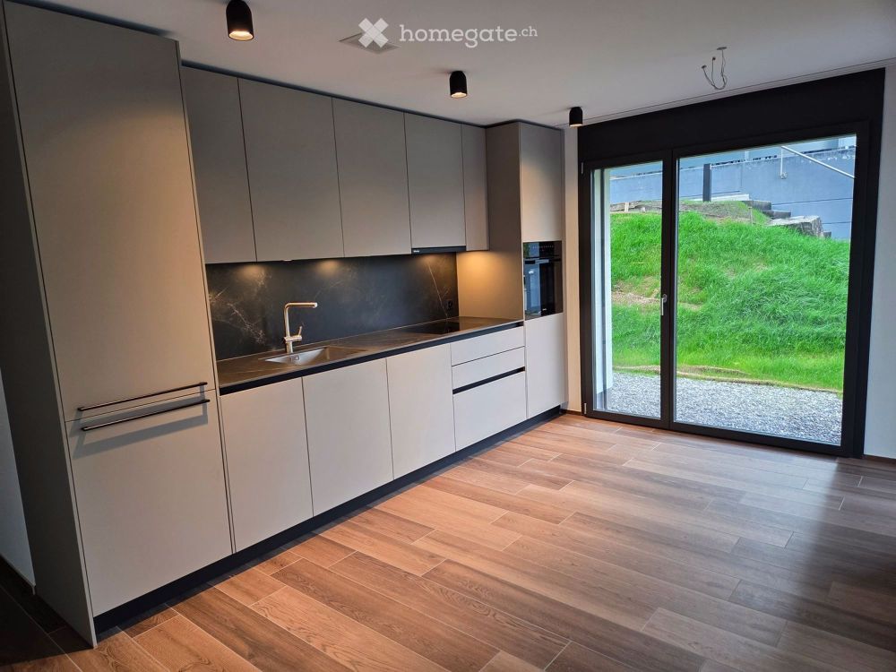 Hochwertig ausbaute 2.5-Zimmer-Wohnung im steuergünstigen Pfäffikon SZ - Bild 2