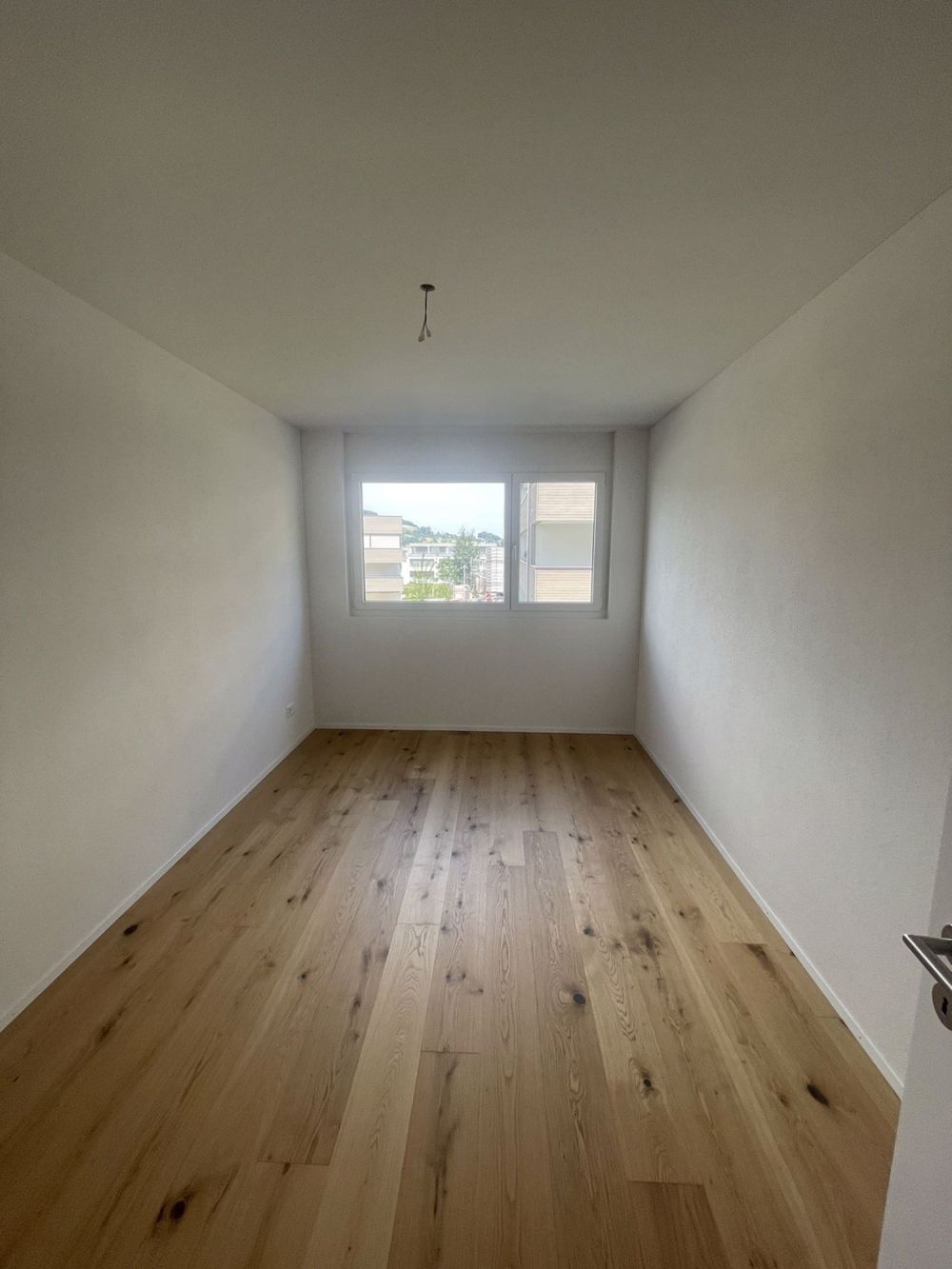 Hombergblick oder die mit den gigantischen Aussenflächen - Teilsicht von einem der beiden kleineren Zimmern mit je ca. 13.00 m2